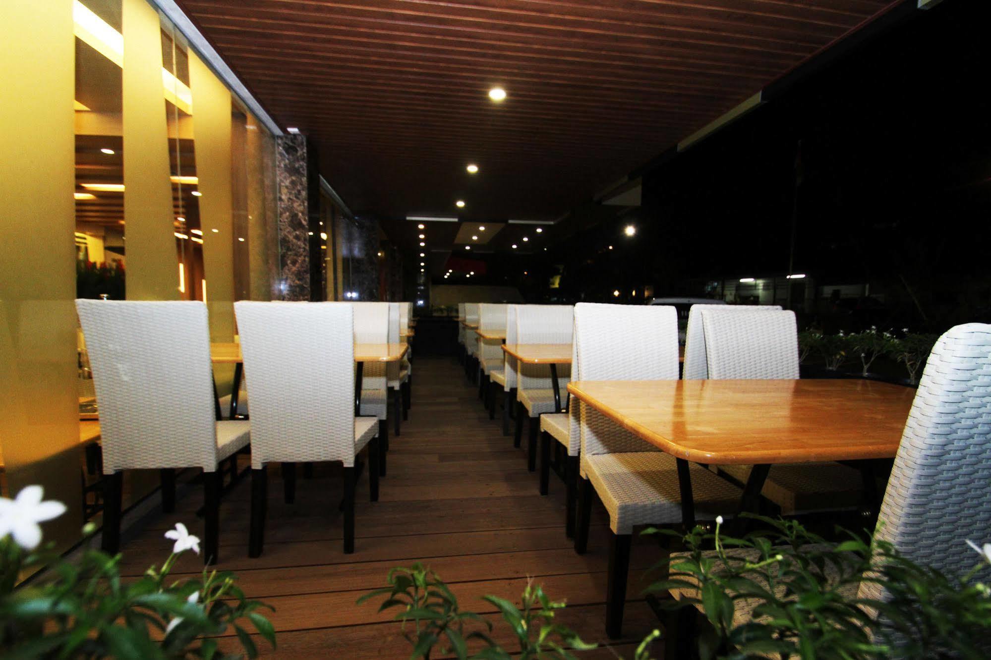 The L Hotel Entertainment Batam Luaran gambar