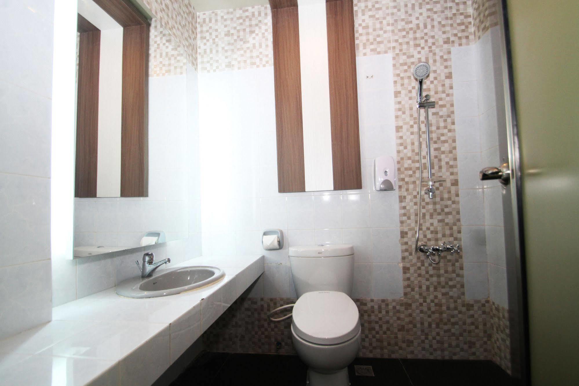 The L Hotel Entertainment Batam Luaran gambar