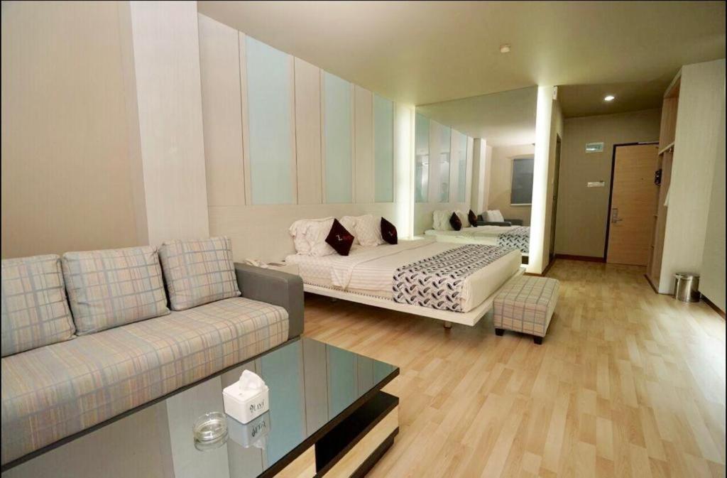 The L Hotel Entertainment Batam Luaran gambar